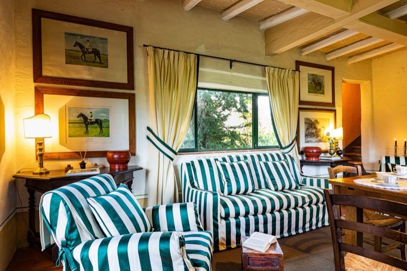 The living room with the window onto the garden and the table