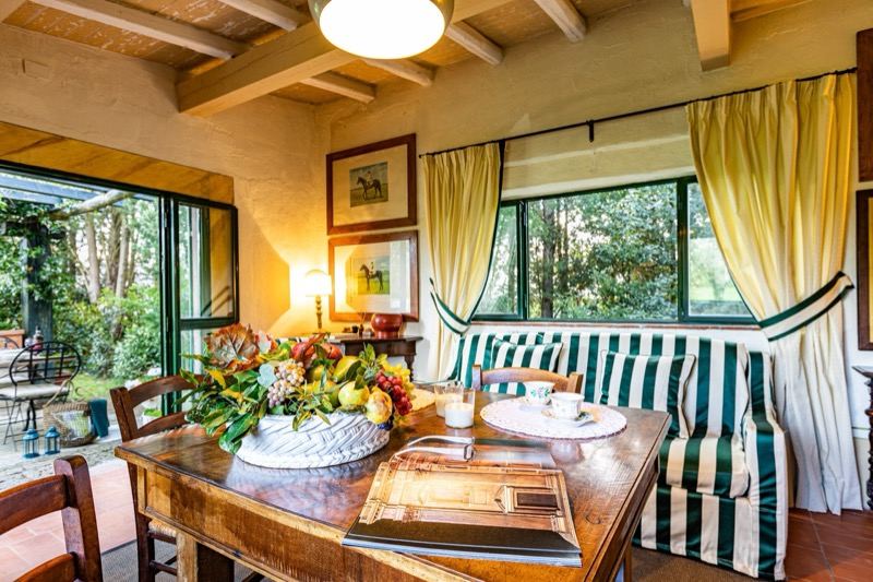 The table with fruit in front of the window