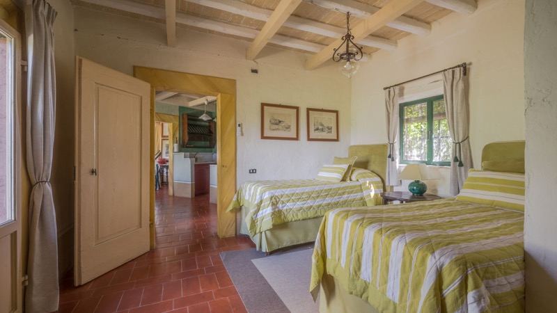 Bedroom with two beds and yellow bedspreads