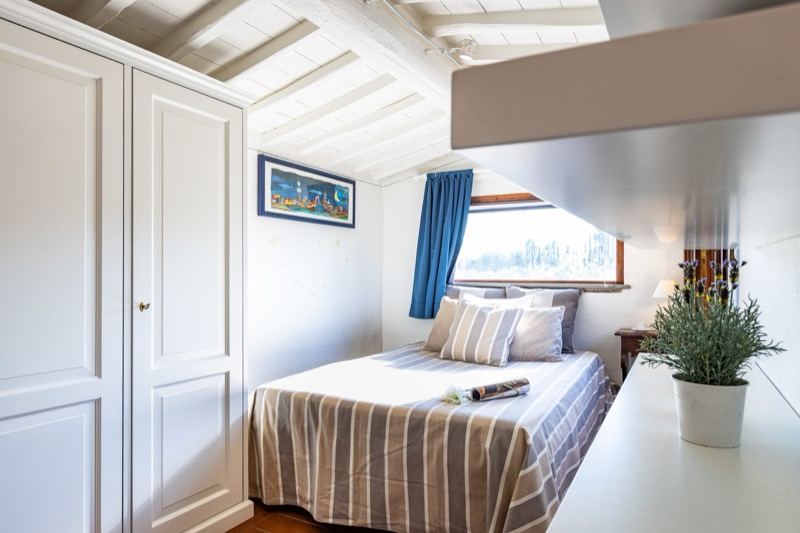 Bedroom with single bed and blue curtain