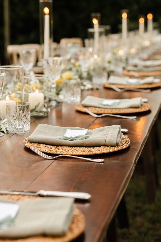 Green napkins, candles and lemons on the wooden table