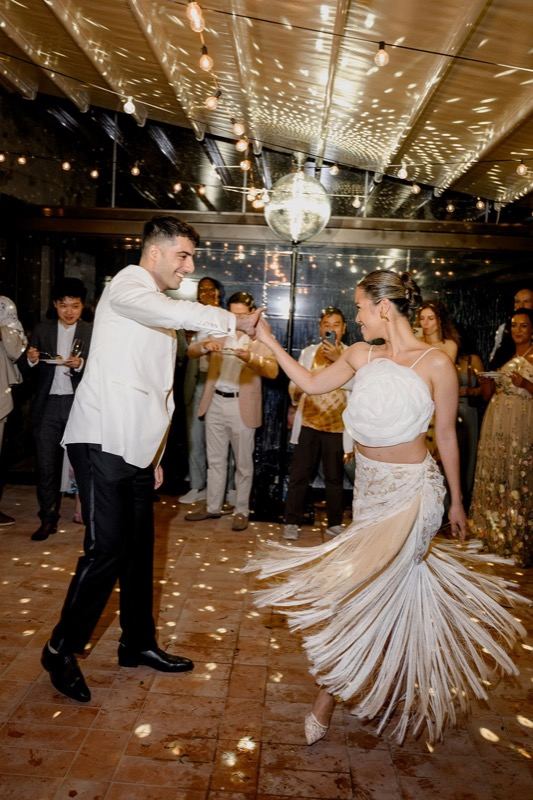 The first dance among the confetti