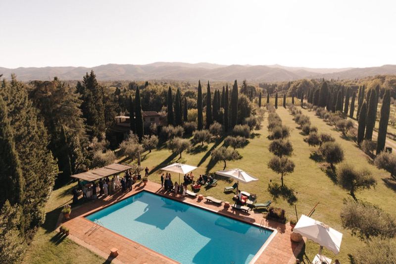 The poolside aperitif among the olive groves, from above