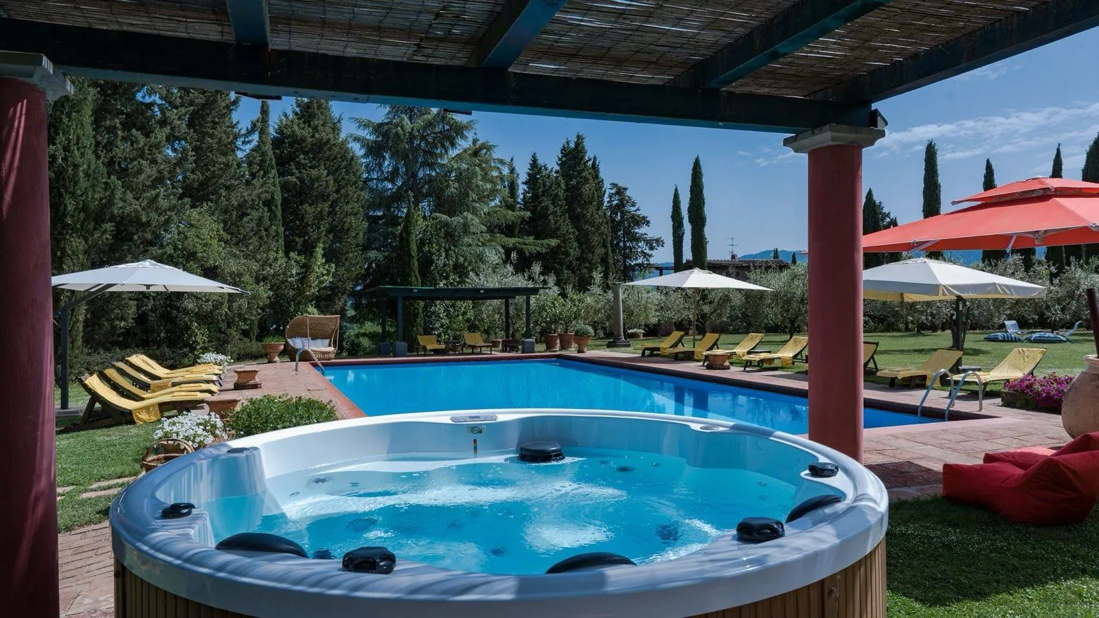 Pool and whirlpool at Podere La Specola